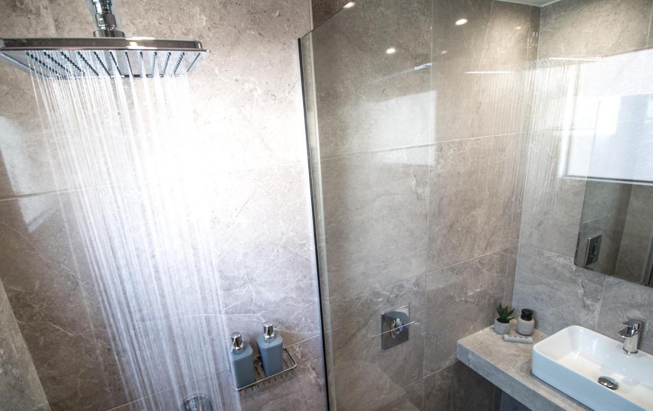 Aelia Seaside Luxury Suites 内亚卡瓦里 外观 照片